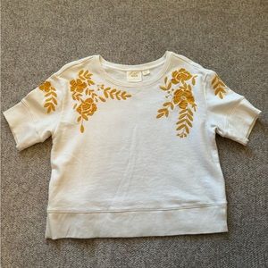 Anthropologie Maeve Vineland Embroidered Sweatshirt Top in White and Gold